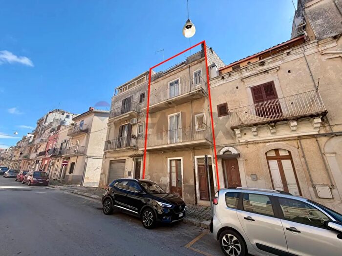 Casa con 7 locali in vendita in Via Generale Scrofani, Ragusa