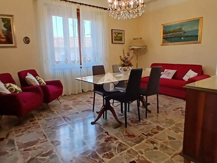 Appartamento quadrilocale in affitto in Via Cesare Beccaria, None