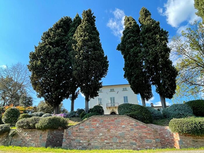 Casa con 20 locali in vendita in Vinci