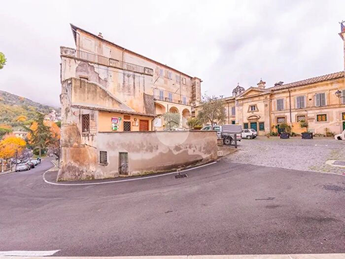 Appartamento trilocale in affitto in Vicolo Cascioli, Poli