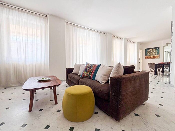 Appartamento quadrilocale in affitto in Viale Giosuè Carducci, Città Giardino, Viareggio