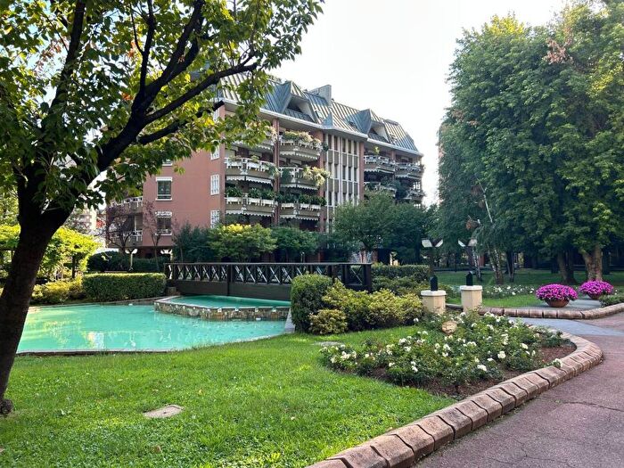 Appartamento bilocale in affitto in Via Ippodromo, Trenno, Milano