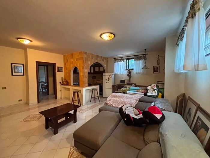 Casa con 7 locali in vendita in Roma