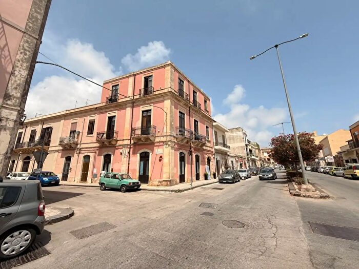 Appartamento bilocale in vendita in Via Pindaro, Siracusa
