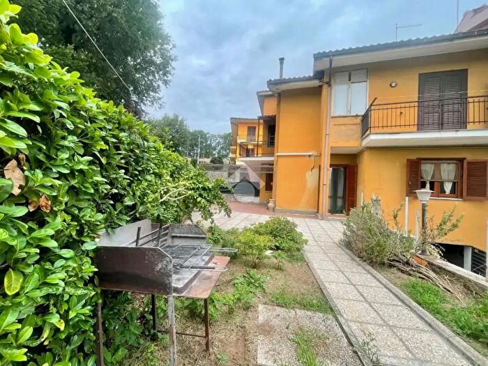 Casa trilocale in vendita in Via dei Pini, Valentano