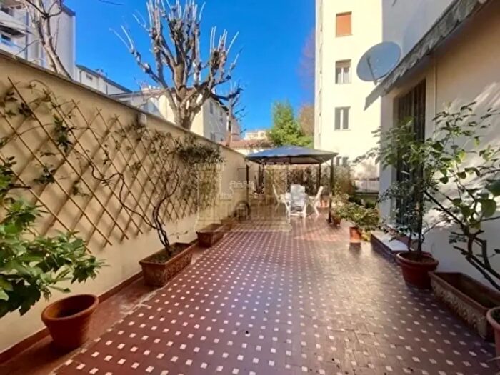 Appartamento con 6 locali in affitto in Firenze