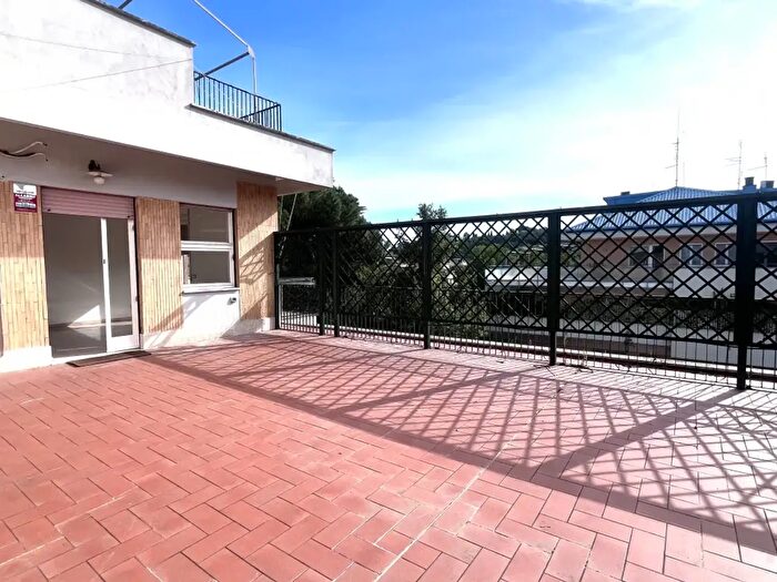 Appartamento con 6 locali in affitto in Via Apollo Pizio, Roma