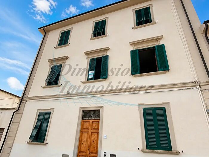 Appartamento trilocale in vendita in Via Ugo Foscolo, Cecina