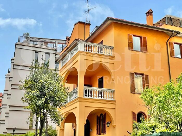 Appartamento con 10 locali in affitto in Via Eleonora Duse, Roma