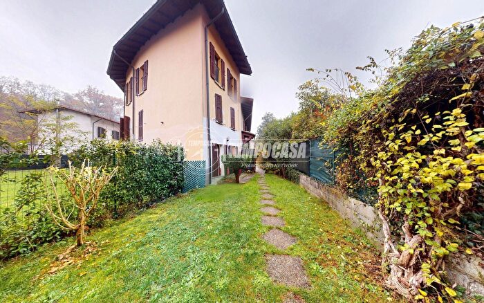 Appartamento monolocale in vendita in Verano Brianza