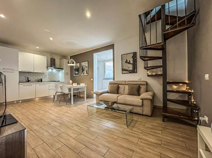 Appartamento quadrilocale in vendita in Via Costantino Beschi, Roma