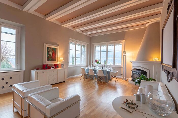 Casa con 10 locali in affitto in Dicomano, Dicomano