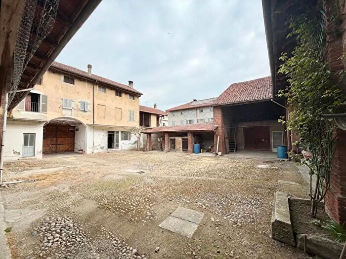 Casa con 8 locali in vendita in Via Castellazzi, Sartirana Lomellina