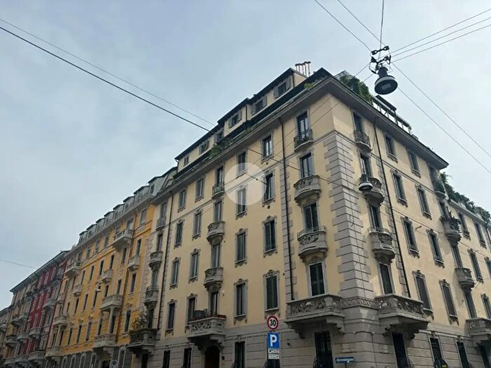 Appartamento quadrilocale in vendita in Via Giuseppe Compagnoni, Milano