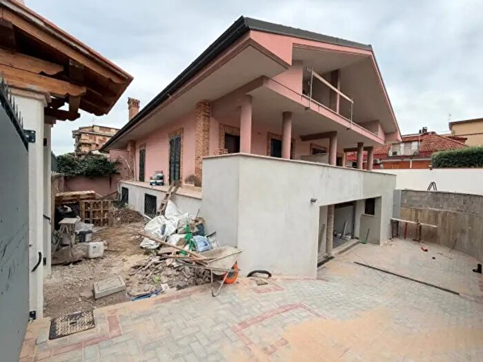 Casa quadrilocale in vendita in Via Altofonte, Roma