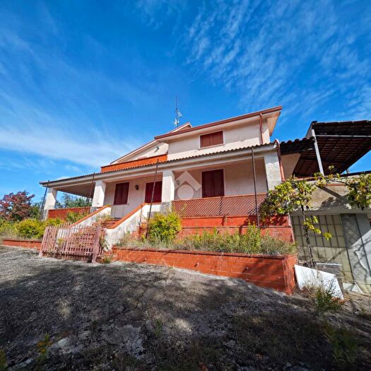 Casa con 5 locali in vendita in Sp Rangolisi Sessa, Sessa Aurunca