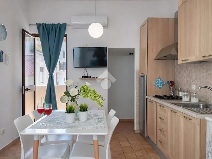 Casa con 10 locali in vendita in Via Giovanni Bovio, Castellammare Del Golfo