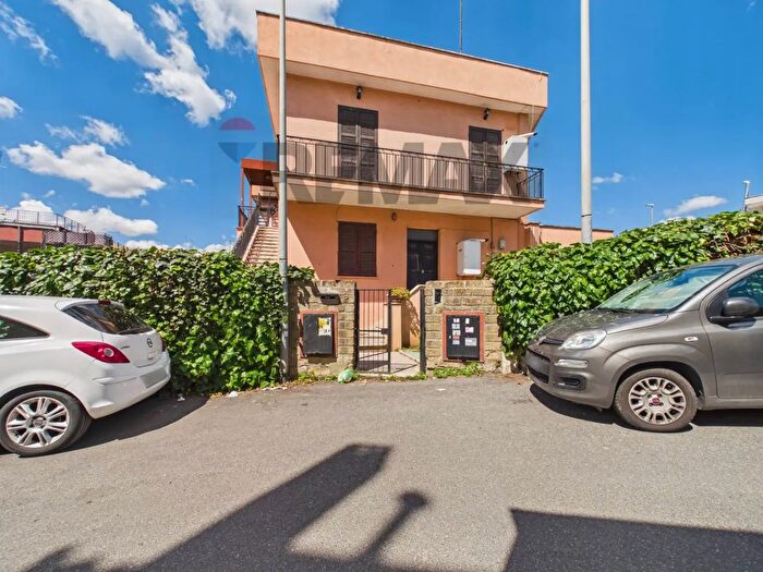 Appartamento trilocale in vendita in Via Raffaele Filamondo, Roma