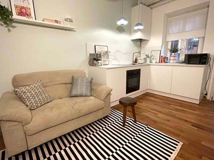 Appartamento bilocale in affitto in Via Savona, Solari, Milano