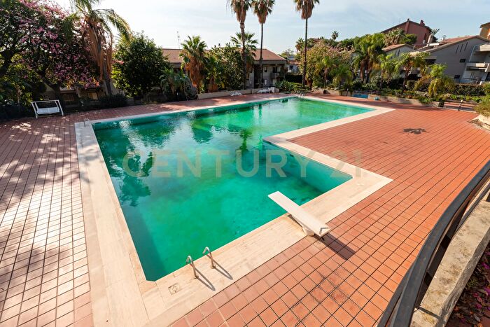 Appartamento con 6 locali in vendita in Viale Giuseppe Lainò, Catania