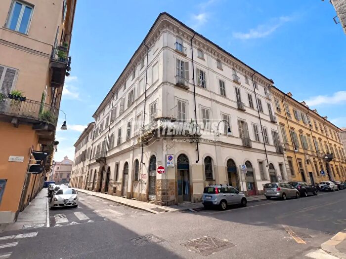 Appartamento con 5 locali in vendita in Via Santa Chiara, Torino