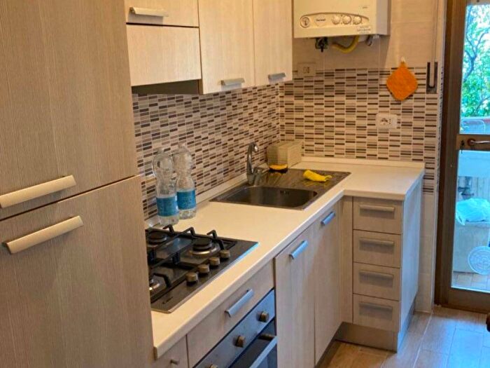 Appartamento trilocale in affitto in Via Serchio, Marina di Massa Centro, Massa