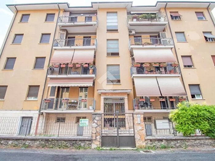 Appartamento con 5 locali in vendita in Via Morro Reatino, Rieti