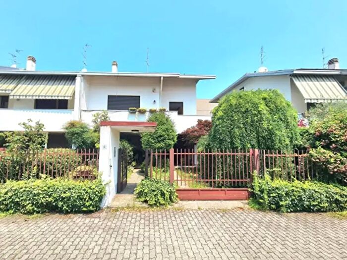 Casa con 6 locali in vendita in Via Ponzella, Legnano