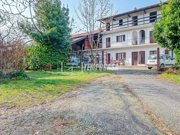 Casa quadrilocale in vendita in Via Ronco Agrate, Agrate Conturbia