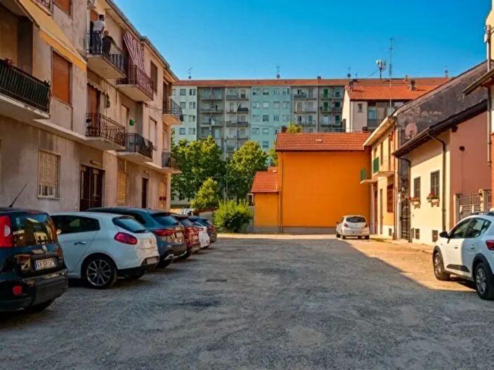 Appartamento trilocale in vendita in Via Orbetello, Torino