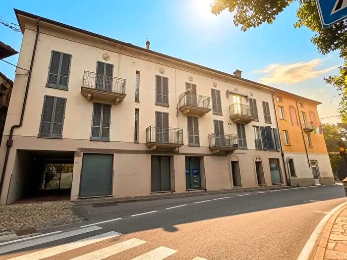 Appartamento trilocale in affitto in Via Regina, Tremezzina