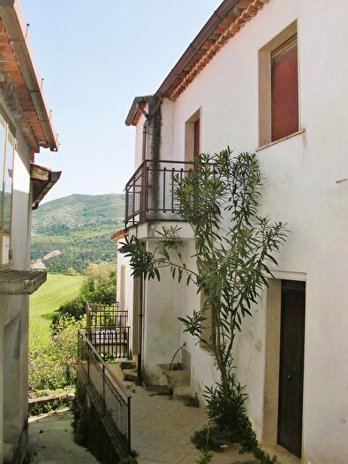 Casa trilocale in vendita in Caselle In Pittari