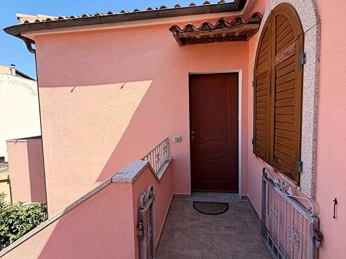 Appartamento trilocale in vendita in Via Ugo La Malfa Snc, La Maddalena