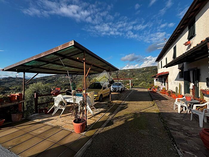 Casa con 6 locali in vendita in Via Colligiana, Massa E Cozzile