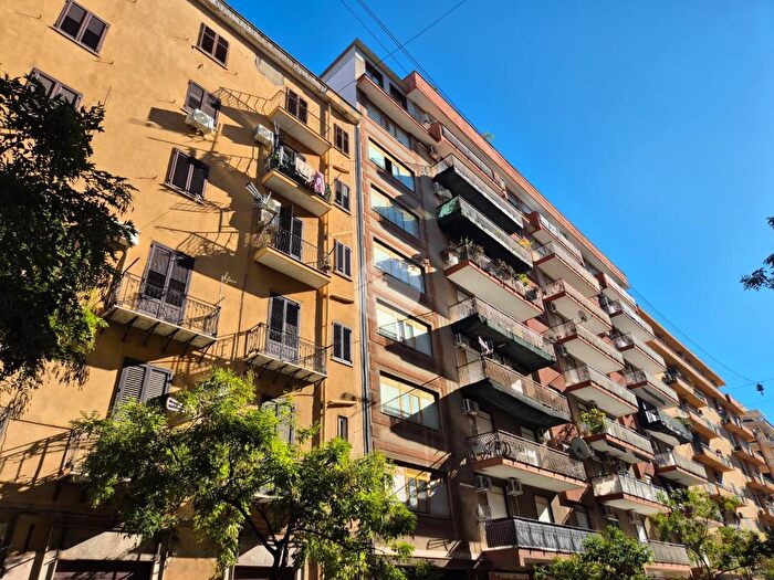 Appartamento trilocale in vendita in Via Rocco Jemma, Palermo