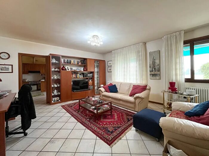 Appartamento trilocale in vendita in Via Ugo Patrese, Rovigo