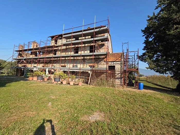 Casa con 12 locali in vendita in Ia G Pieraccini, Capannori