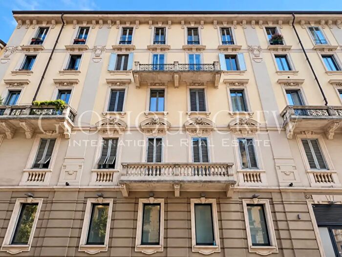 Appartamento trilocale in vendita in Via Bartolomeo Panizza, Milano