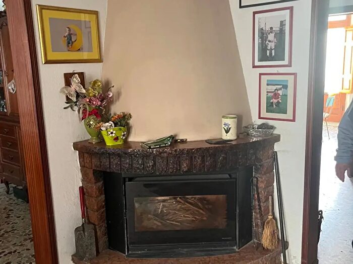 Casa con 8 locali in vendita in Cascina