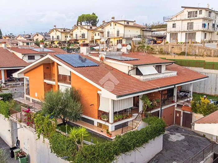 Casa quadrilocale in vendita in Via Tito Livio, Guidonia Montecelio