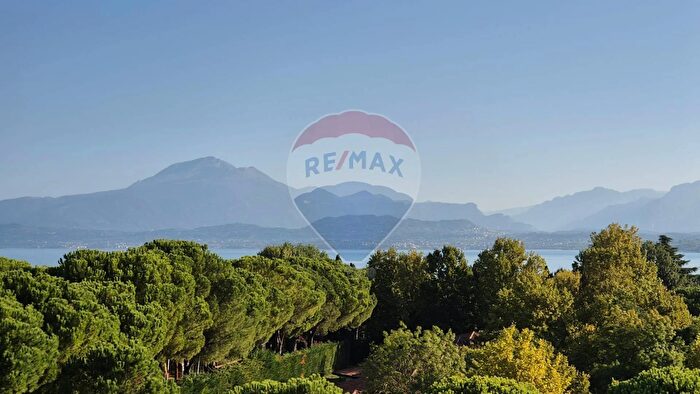 Appartamento quadrilocale in vendita in Via Bell Italia, Peschiera Del Garda