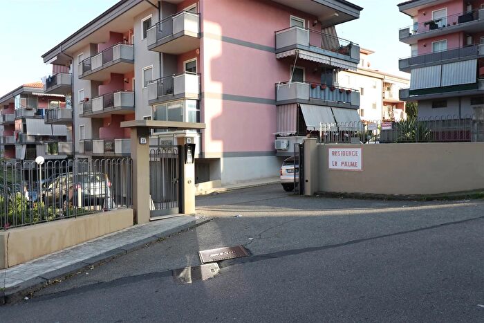 Appartamento quadrilocale in vendita in Via Calvario, Aci Catena