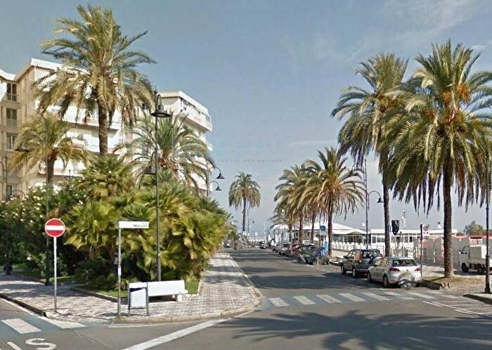 Appartamento bilocale in affitto in viale italia, Centro, Albenga