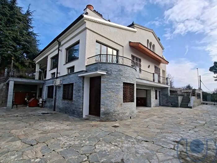 Appartamento con 6 locali in affitto in Strada Moncalvo, Moncalieri