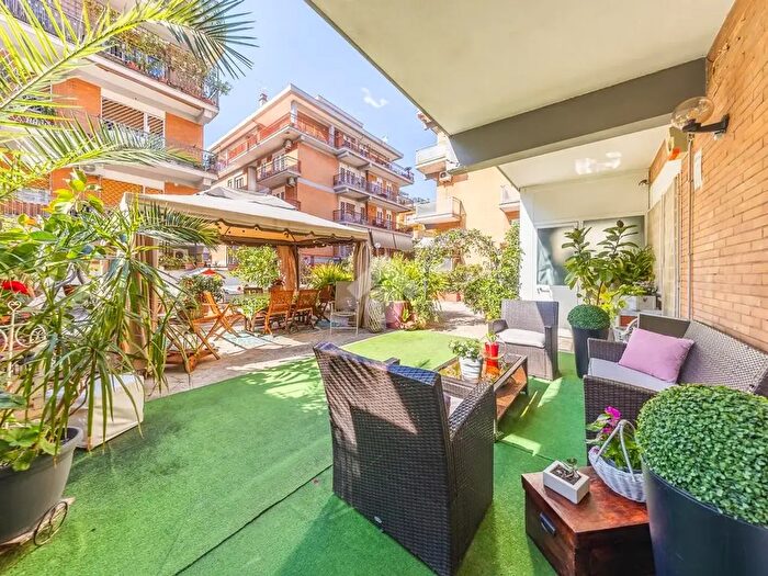 Appartamento trilocale in vendita in Via Antonio Fogazzaro, Roma