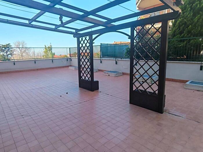 Appartamento trilocale in affitto in Via Portogallo, Cecchina, Albano Laziale