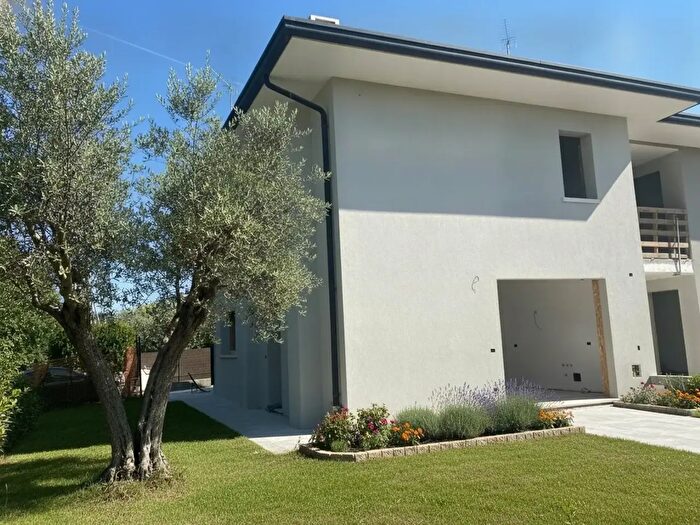 Casa con 7 locali in vendita in Via Galileo Galilei, Asolo