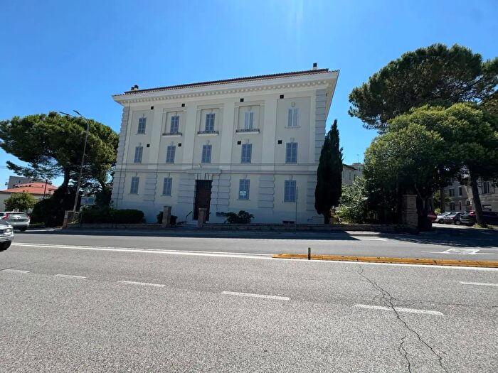 Appartamento con 5 locali in vendita in Viale Trento Snc, Fermo