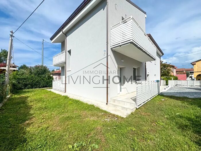 Casa con 5 locali in vendita in Via Zonara, Rimini