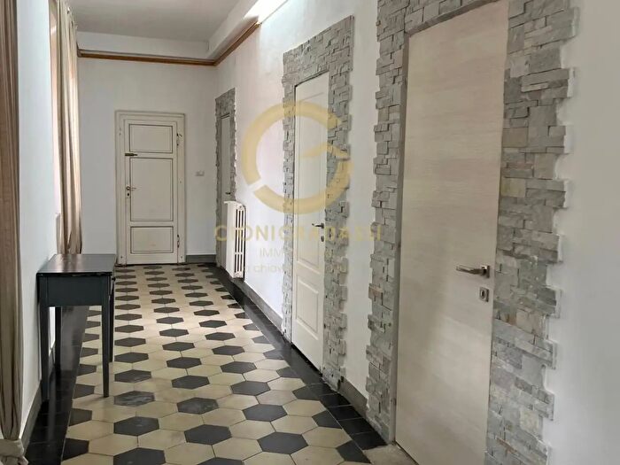 Appartamento con 8 locali in vendita in Viale Giosue Carducci, Livorno